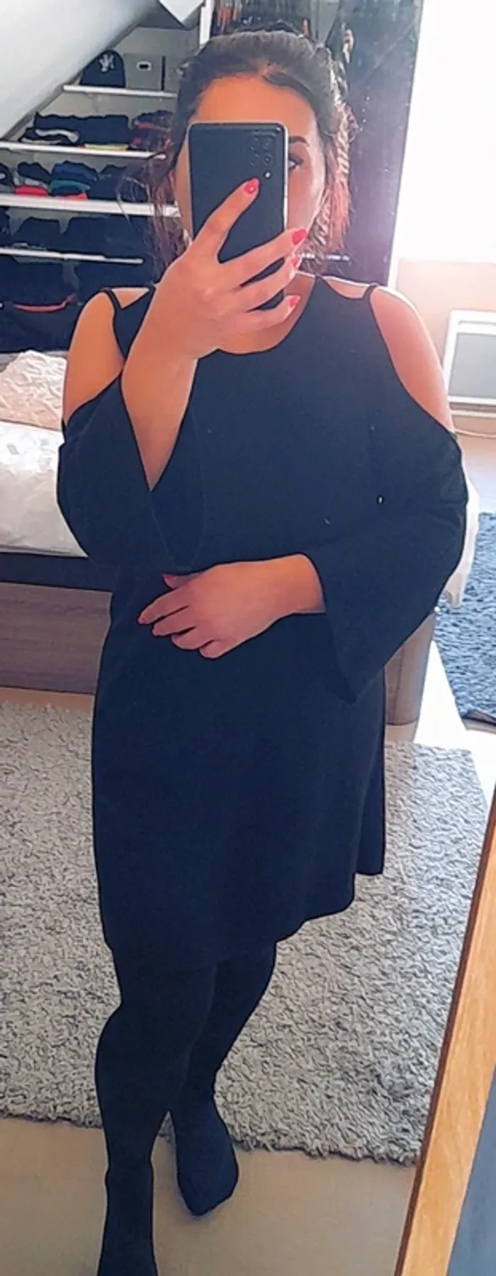 Robe hiver ouverte aux épaules - photo numéro 2