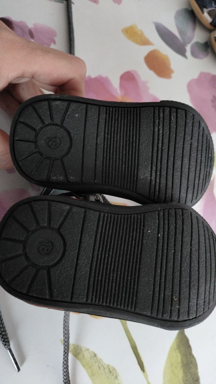 Paire de chaussures garçon - photo numéro 4