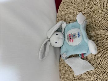 Doudou marionnette lapin acqua kaloo