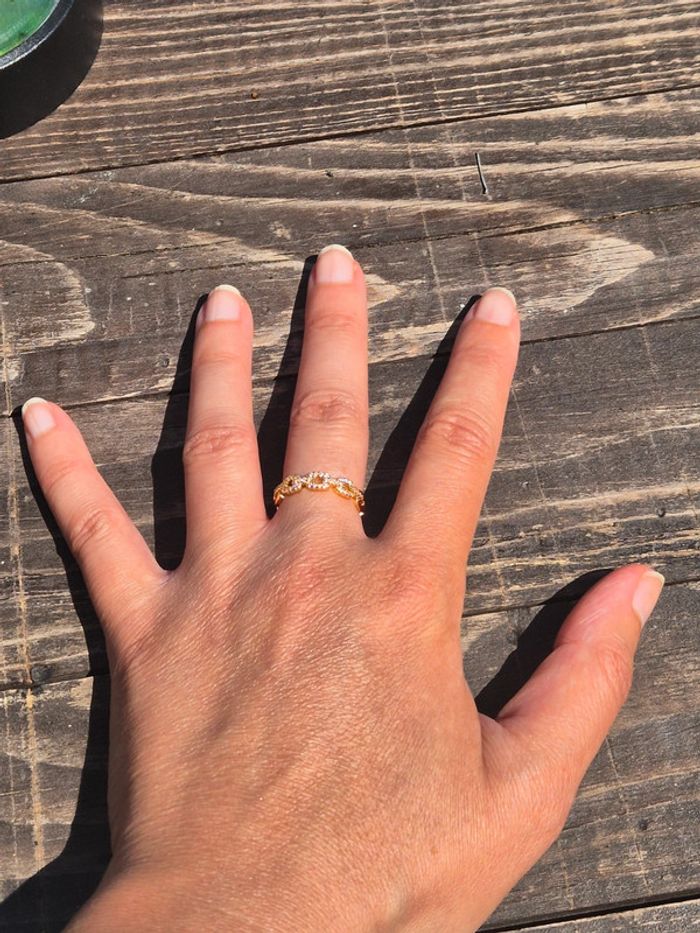 Jolie bague ajustable en acier doré et strass - photo numéro 2