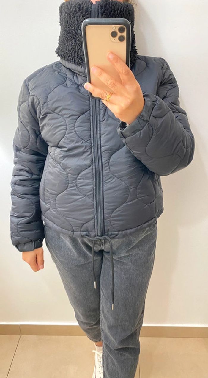 Veste  Courte Matelassée Noire Avec Un Grand Col Fausse Fourrure Taille Unique - photo numéro 4