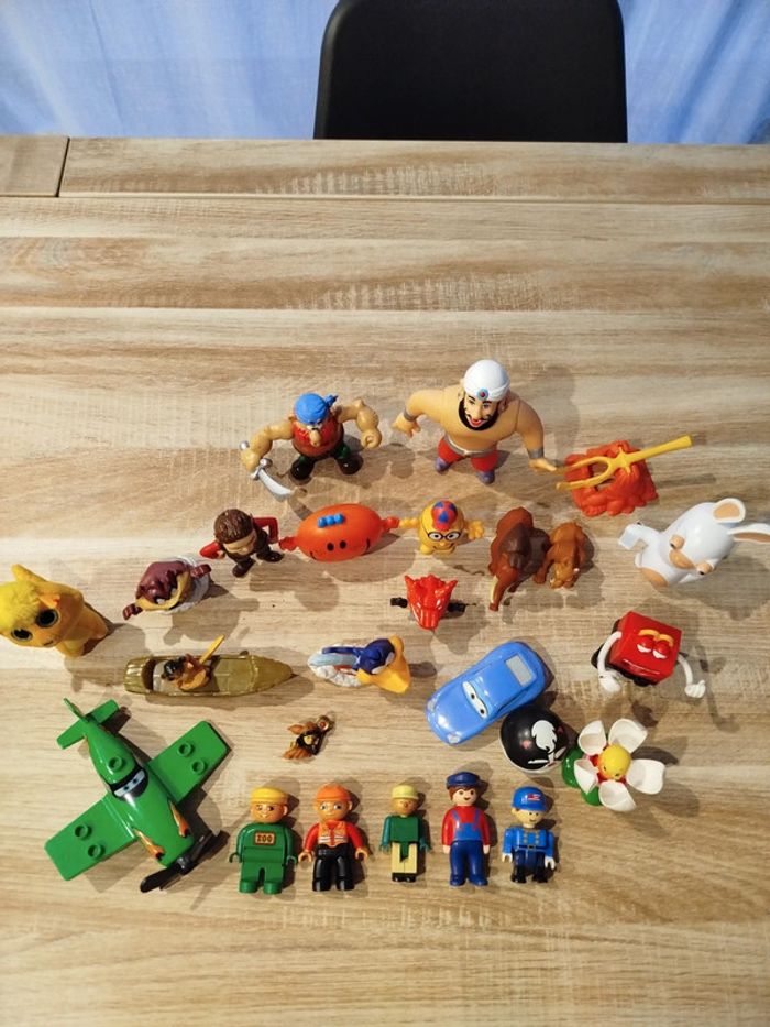 Lot jouets figurines