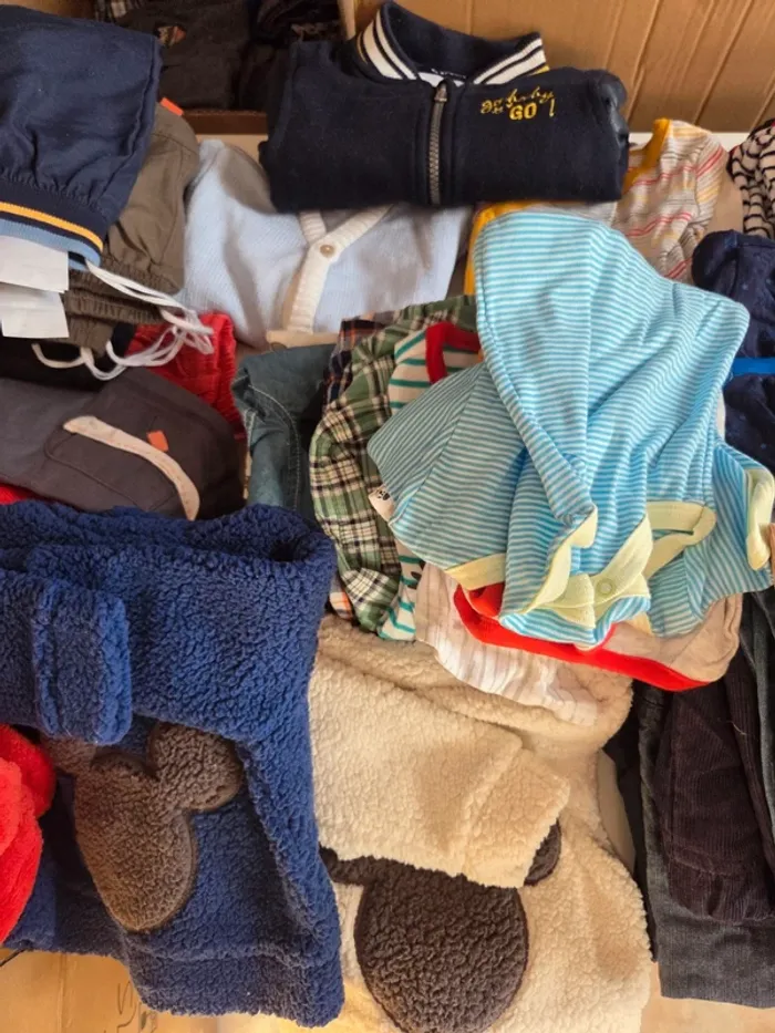 Lot +65 vêtements dont 3 blousons 6 mois garçon - photo numéro 5