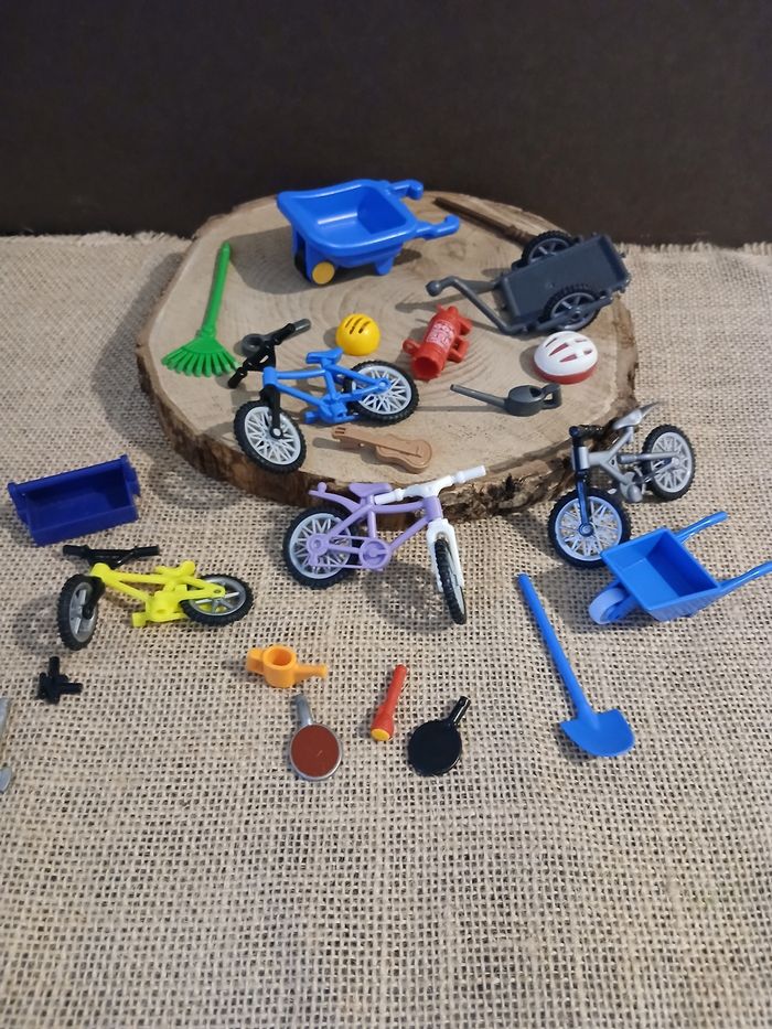 Lot de 23 accessoires pour playmobil vélo brouettes