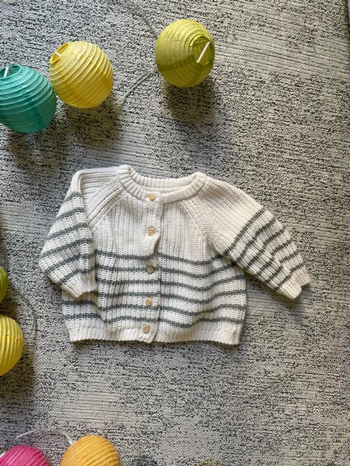 Gilet tricot tressé à boutons automne hiver