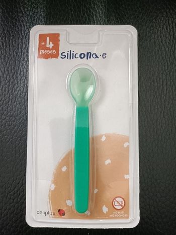 1 cuillère deliplus en silicone à utiliser à partir de 4 mois