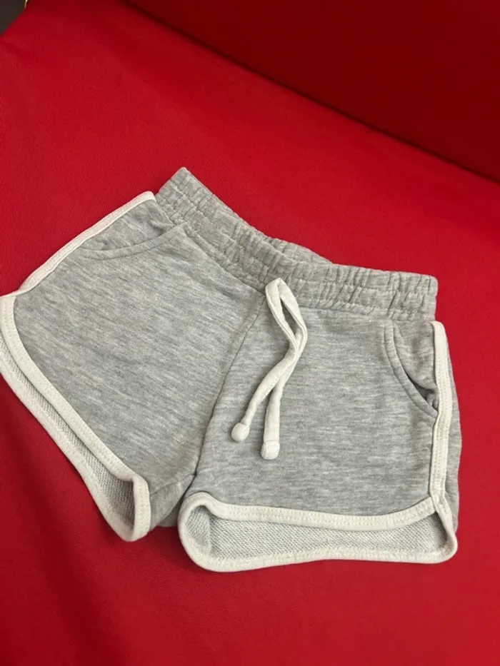 Short fille - photo numéro 2