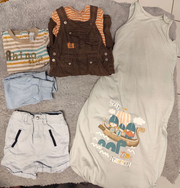 Lot vêtements+ gigoteuse