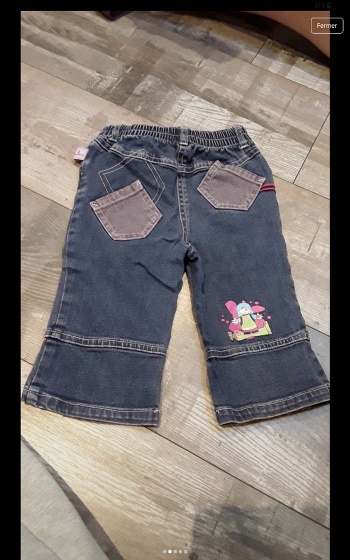 Jeans avec écusson - photo numéro 2
