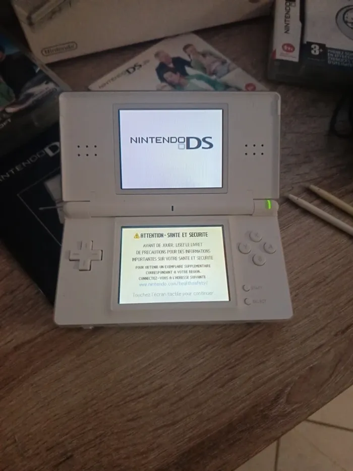 Nintendo ds Lite blanche 2 jeux - photo numéro 4