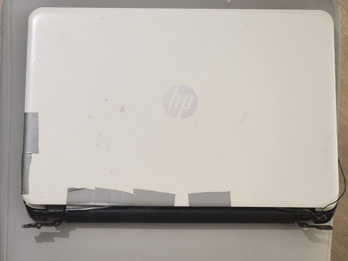 HP 15-r040nf (Core i3) — Pour pièces / à réparer — Sans disque dur - photo numéro 2