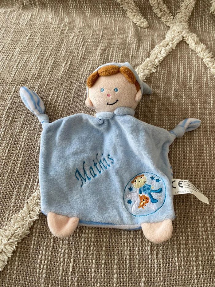 Peluche doudou plat 21cm Maxita poupée garçon bleu Mathis très bon état