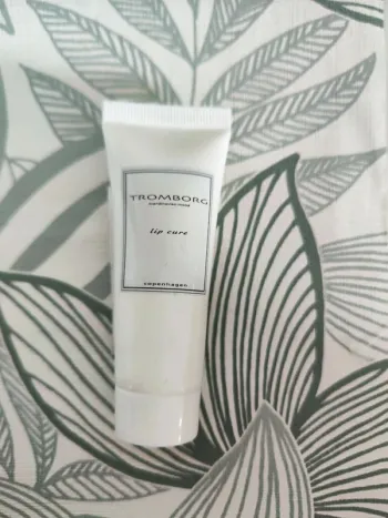 Tromborg soin des lèvres ambiance scandinave valeur 14€  à utiliser 6 mois après ouverture