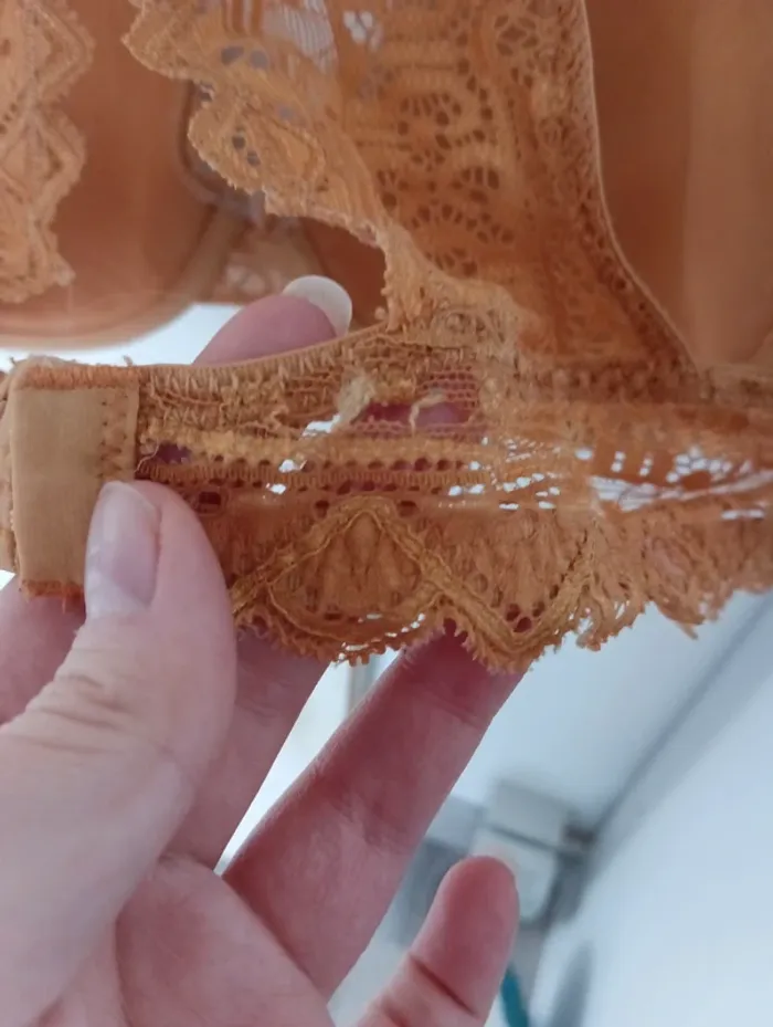Soutien gorge moutarde - photo numéro 3