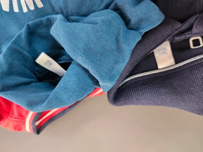Lot quatre hauts manches longues polos t-shirts garçon okaidi 3 ans - photo numéro 3