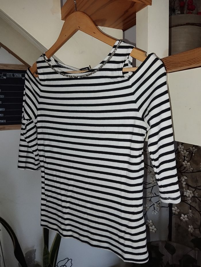 Pull fin à rayures épaules dénudées - photo numéro 3