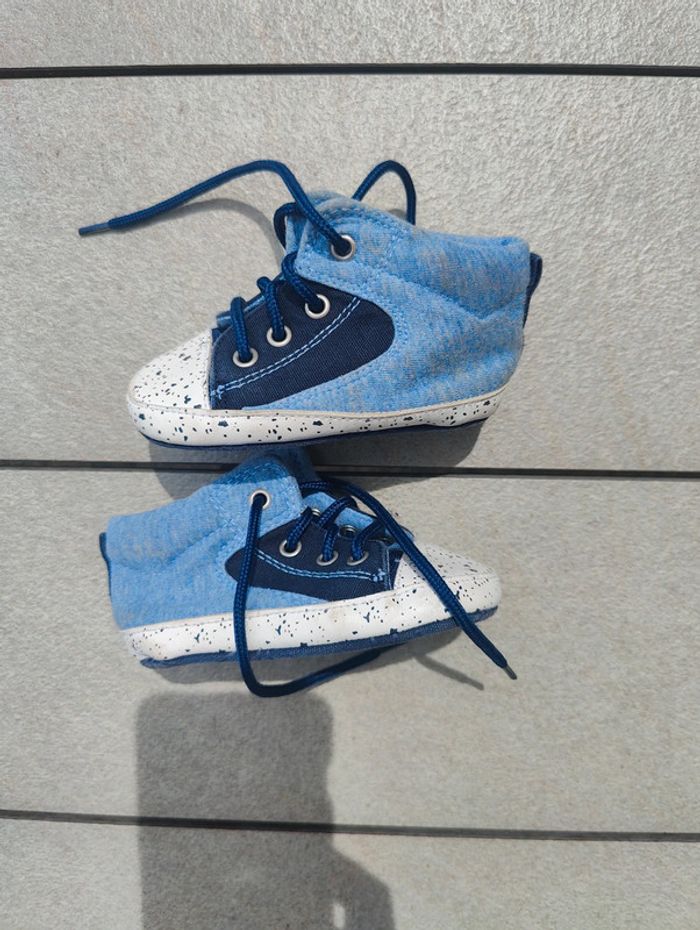 Chaussures souples garçon taille 19 - photo numéro 2