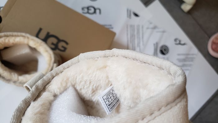 UGG Classic Ultra Mini Boots Femme  Taille 39 - photo numéro 5