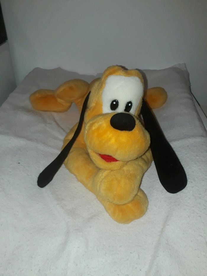 Peluche pluto Disney comme neuf