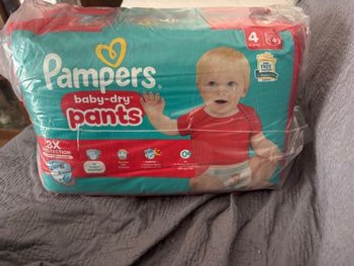 Couche Pampers taille 4