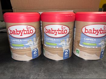 3 boîtes de lait de chèvre infantile
