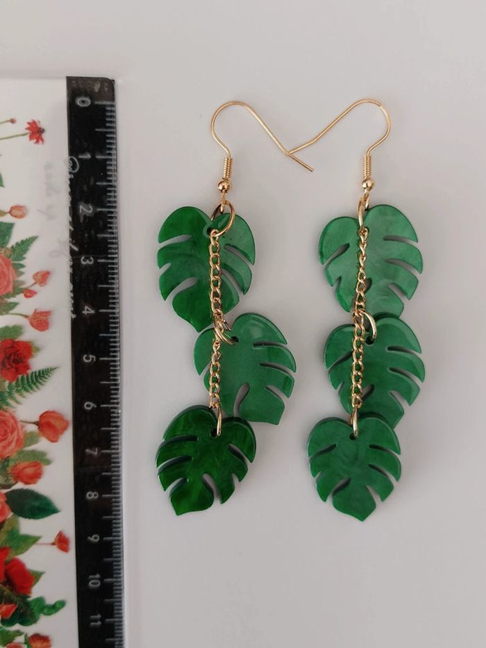 Paire de boucles d'oreilles pendantes, feuilles vertes, neuves 🌴 - photo numéro 3