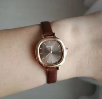 Montre femme marron vintage retro cuir brillant
