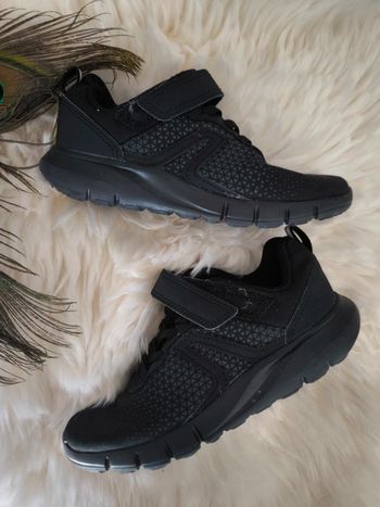 🖤 Paire de baskets de sports légères New Feel pointure 30 🖤