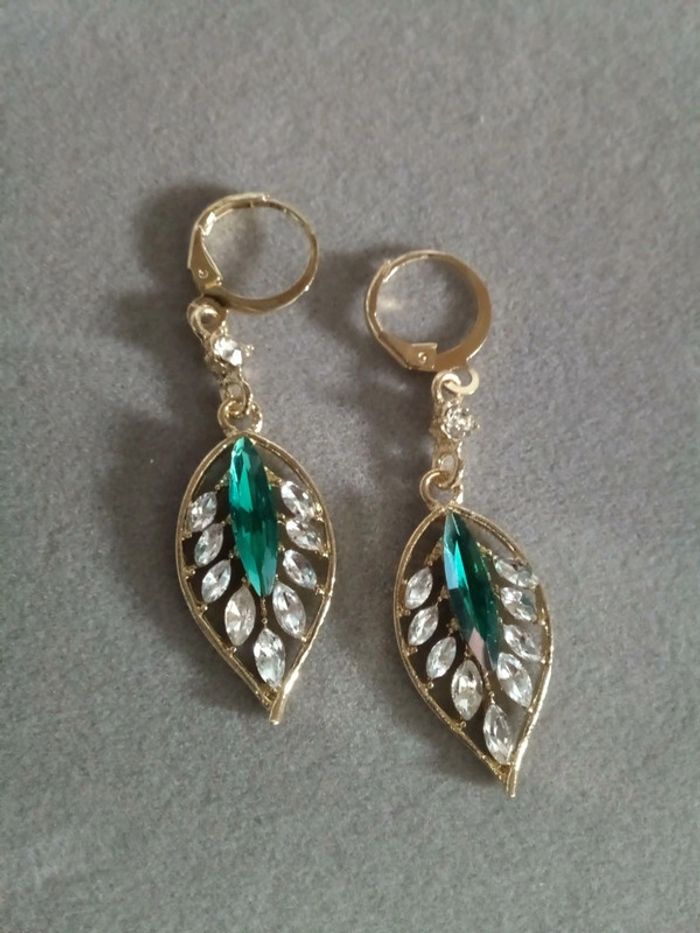 Boucles d'oreilles feuilles en zircons