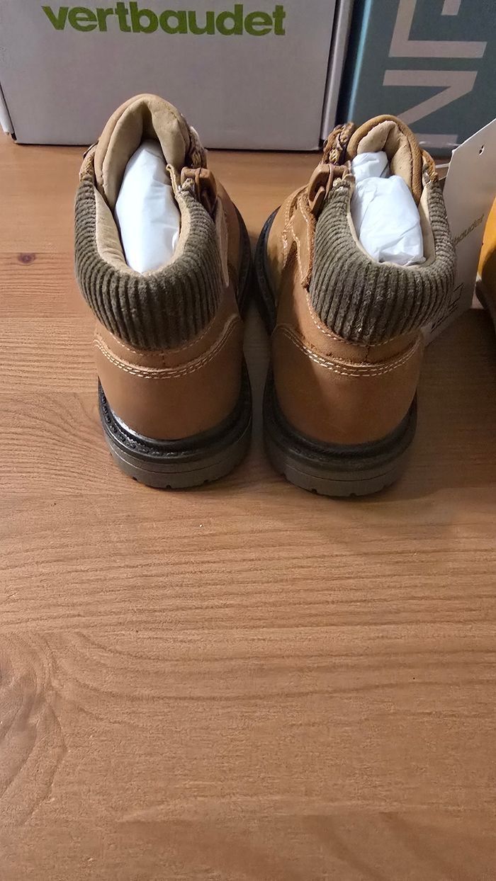 NEUVES !NON PORTÉES 🏷🏷deux paires de bottines pointure 21 et 22 garçon 👌🥰💙 - photo numéro 5