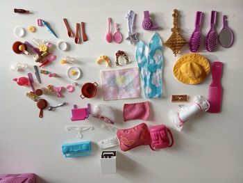 Lot accesoires divers barbie cuisine, beauté et autres
