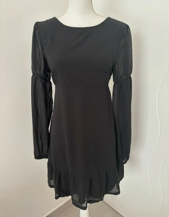 Robe noire neuve en mousseline