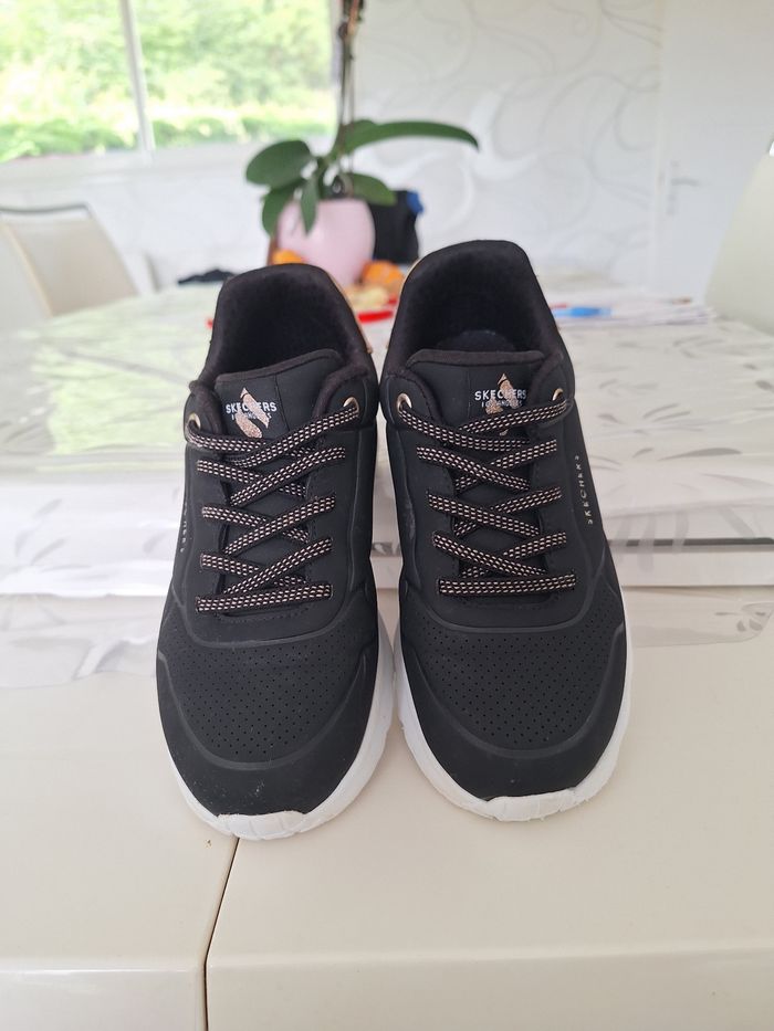 Baskets pointure 33 Skechers. - photo numéro 2