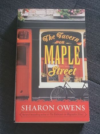 The Tavern on Maple Street Par Sharon Owens