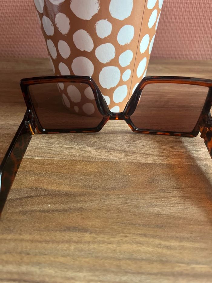 Lunettes de soleil style léopard - photo numéro 3
