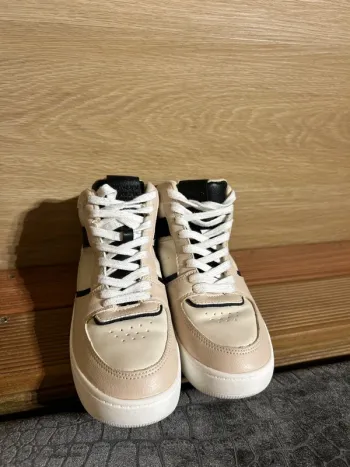 Basket pull & bear 36 noir rose blanche