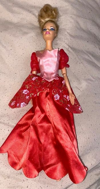 Barbie princesse rouge bon état