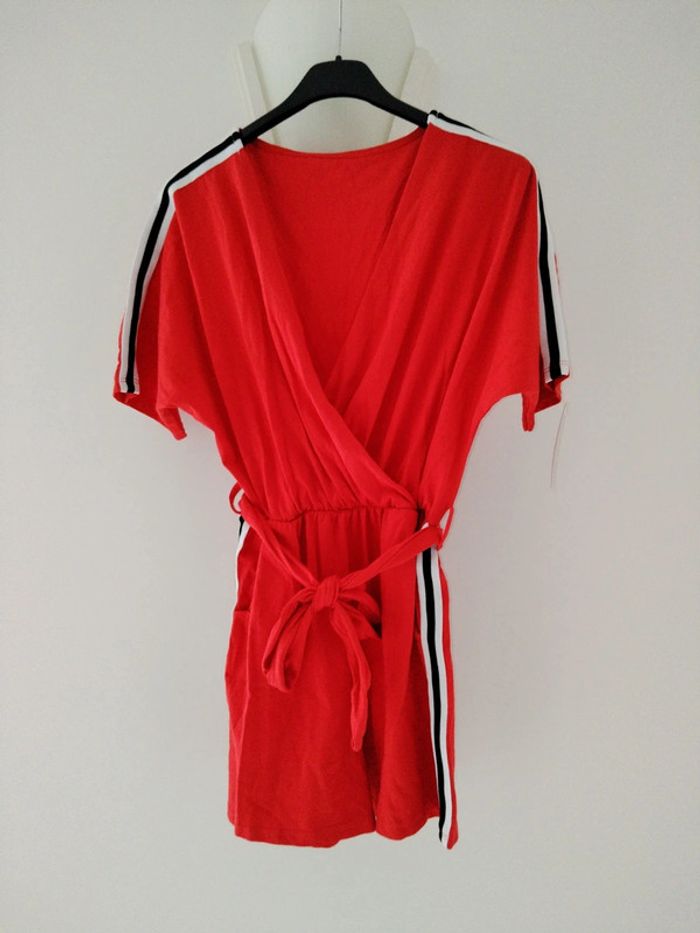 Combishort manches courtes rouge à bandes noires et blanches
