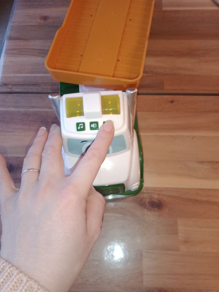 Camion John Deere musical avec sa remorque - photo numéro 5