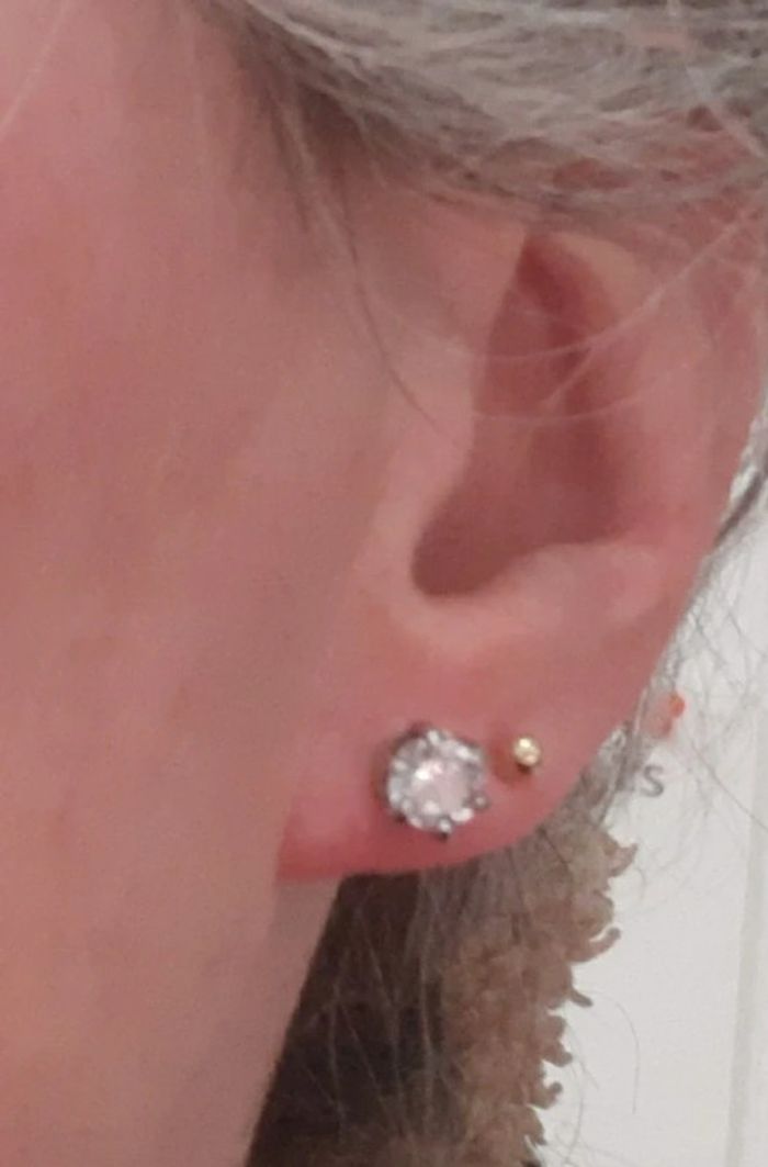 Très jolies puces d'oreilles neuves en acier inoxydable et oxydes de zirconium - photo numéro 4