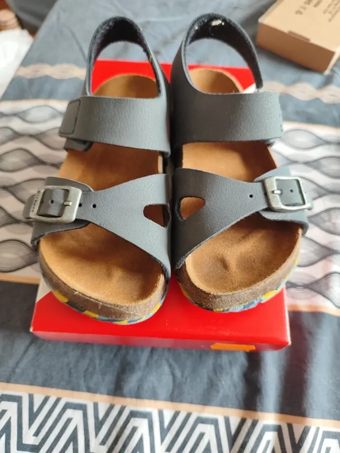 Chaussures en 27