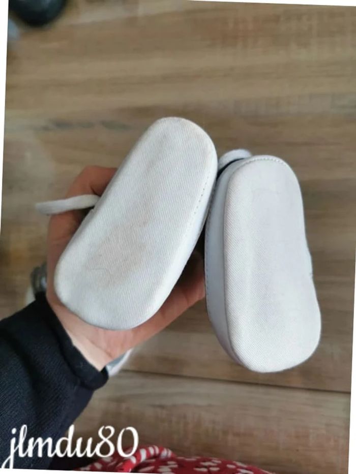 Lot 2 paires de baskets 3-6 mois - photo numéro 4