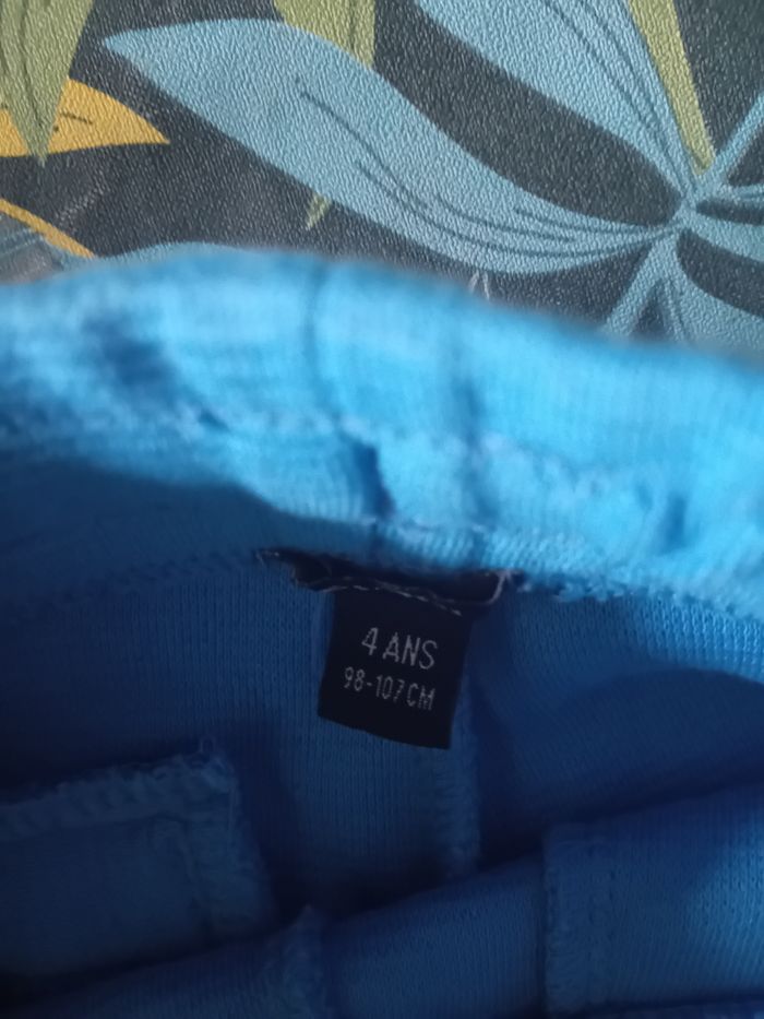 Short garçon bleu – Taille 4 ans (98-107 cm) - photo numéro 2