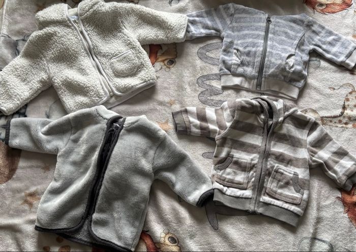 Lot de 4 vestes chaudes taille 1 mois - photo numéro 2