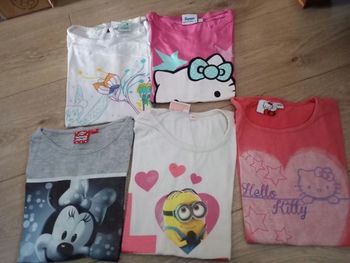 Lot tee shirt manches courtes Minnie minions hello kitty
