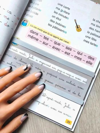 Guide de lecture transparent gris