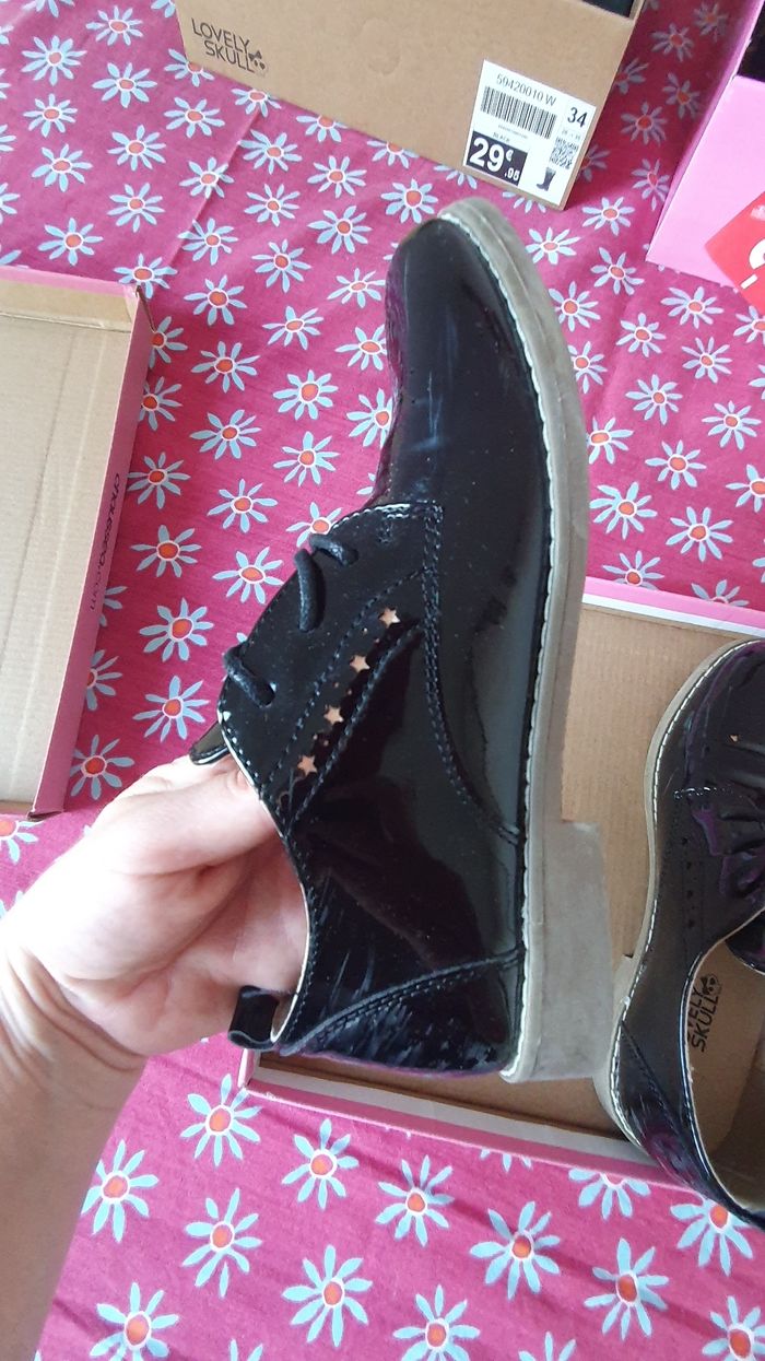 Derbys noires vernies avec étoiles dorées - Taille 35 - Lovely Skull - photo numéro 3