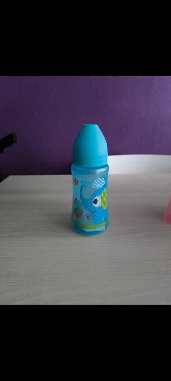Biberon bleu neuf