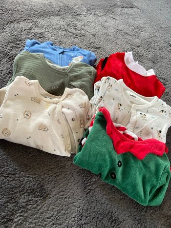 Lot pyjamas 12 mois 