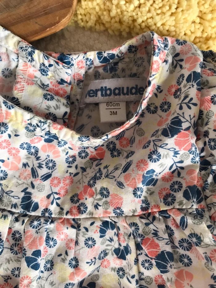 Blouse fleurie et bandeau - photo numéro 2